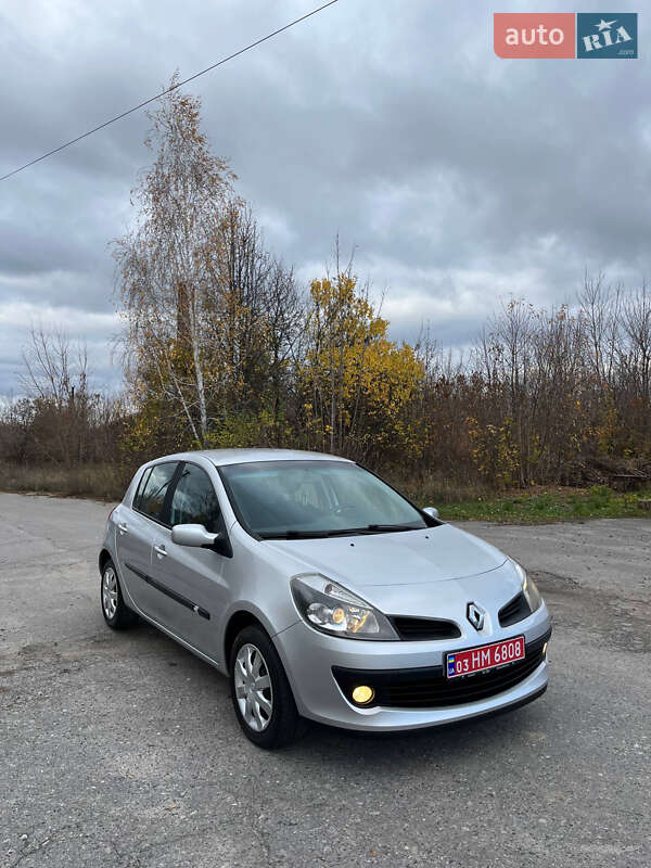 Хетчбек Renault Clio 2006 в Хоролі