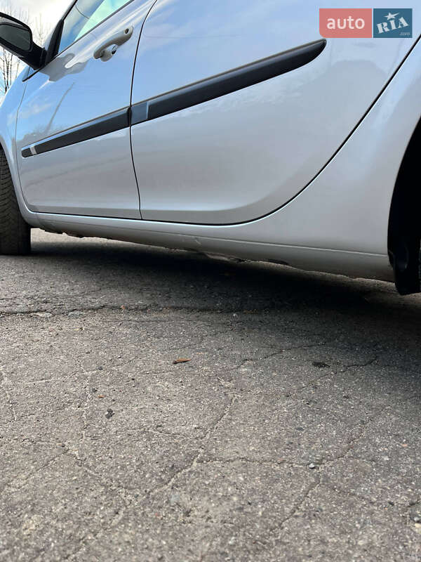 Хетчбек Renault Clio 2006 в Хоролі