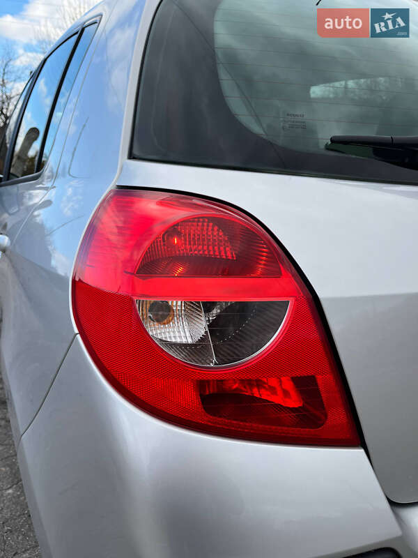 Хетчбек Renault Clio 2006 в Хоролі