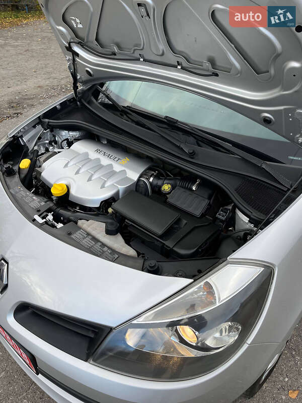 Хетчбек Renault Clio 2006 в Хоролі