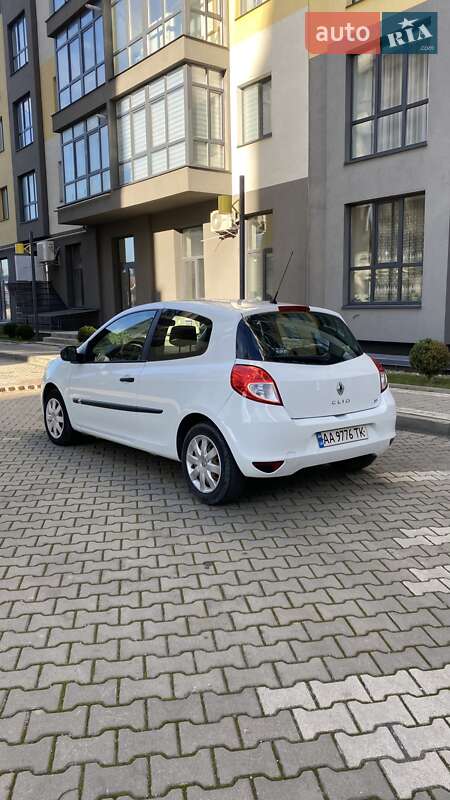 Хэтчбек Renault Clio 2012 в Ивано-Франковске