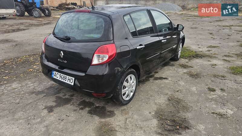 Хетчбек Renault Clio 2009 в Дерно