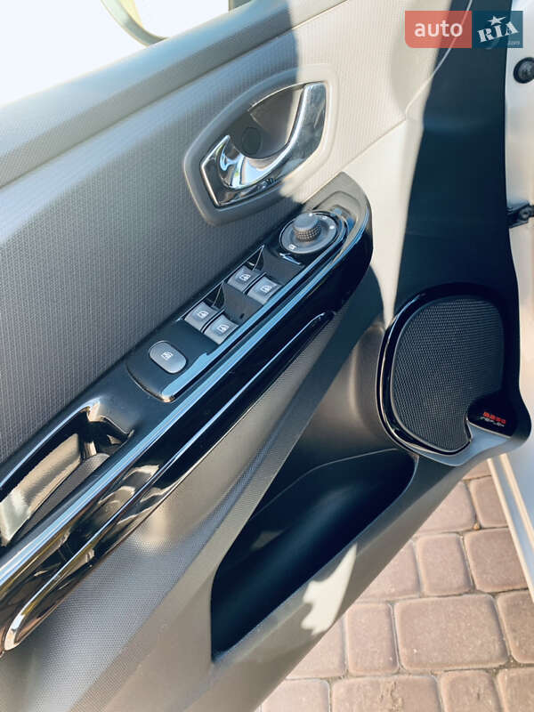 Універсал Renault Clio 2014 в Чернівцях фото 11 Універсал Renault Clio 2014 в Чернівцях