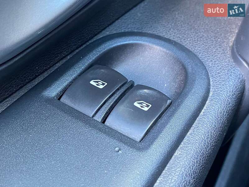 Хэтчбек Renault Clio 2007 в Киеве фото 19 Хэтчбек Renault Clio 2007 в Киеве