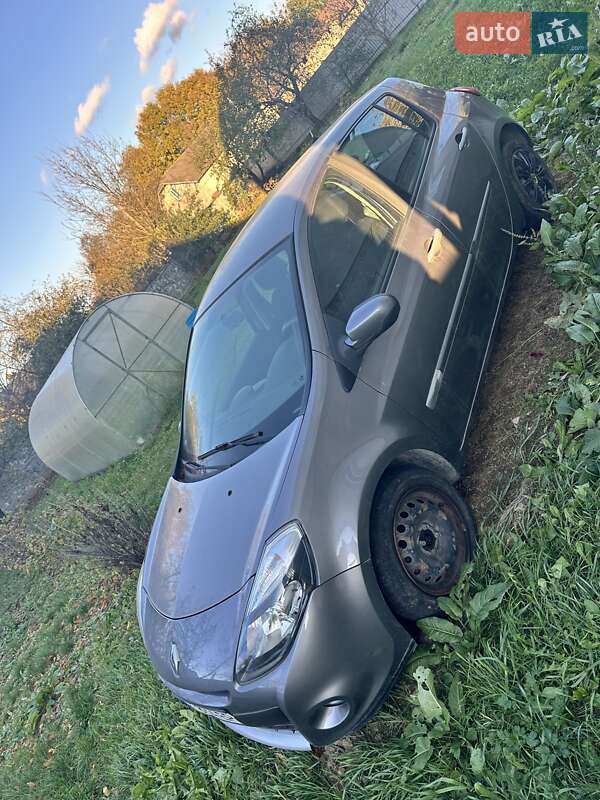 Хетчбек Renault Clio 2010 в Івано-Франківську фото 2 Хетчбек Renault Clio 2010 в Івано-Франківську