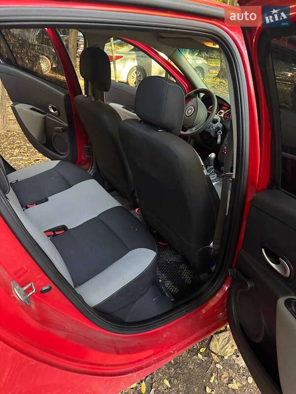 Хэтчбек Renault Clio 2012 в Запорожье