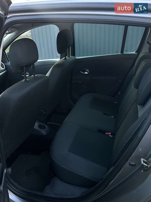 Хетчбек Renault Clio 2011 в Глевасі