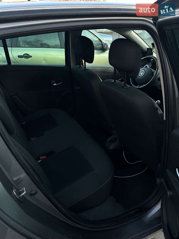 Хетчбек Renault Clio 2011 в Глевасі