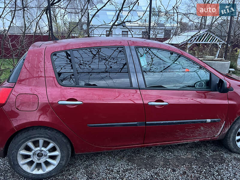 Хэтчбек Renault Clio 2010 в Полонном