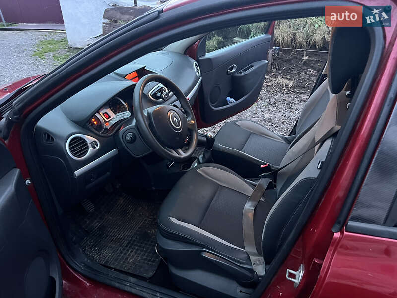 Хэтчбек Renault Clio 2010 в Полонном