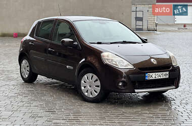 Хэтчбек Renault Clio 2011 в Остроге