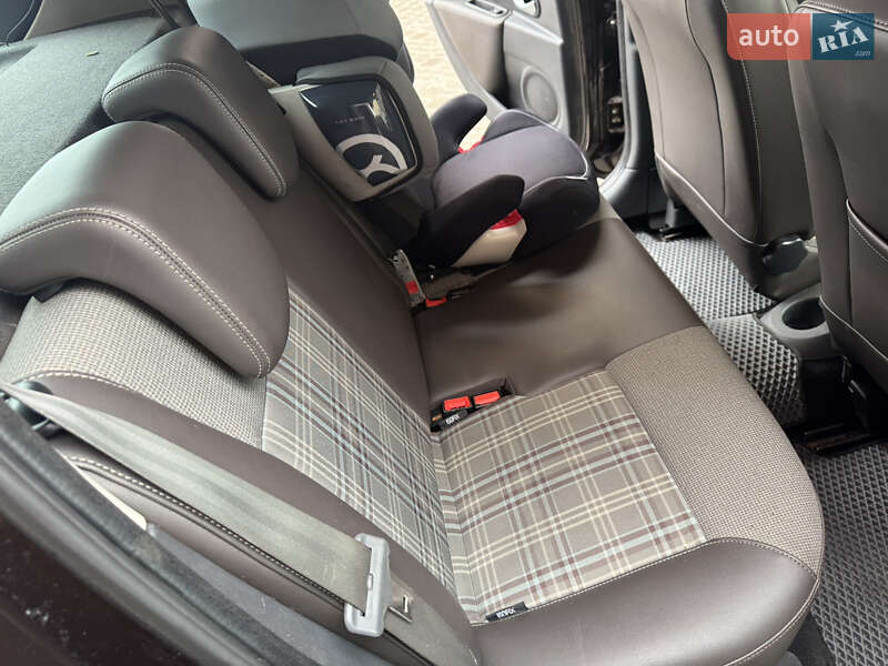 Хетчбек Renault Clio 2011 в Острозі фото 24 Хетчбек Renault Clio 2011 в Острозі