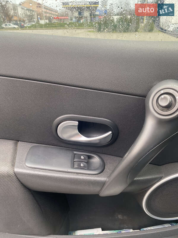 Хетчбек Renault Clio 2006 в Мукачевому