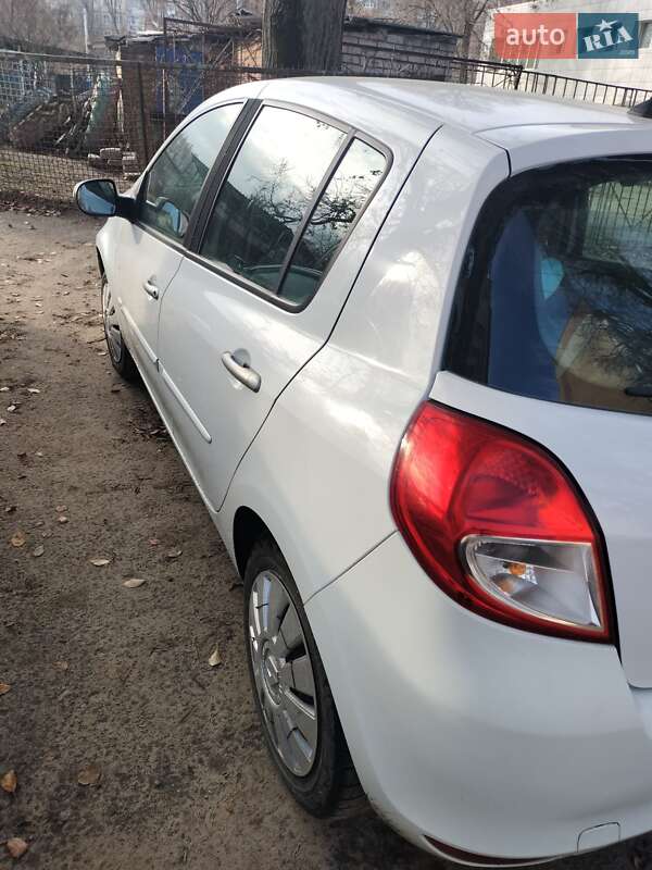 Хэтчбек Renault Clio 2011 в Днепре