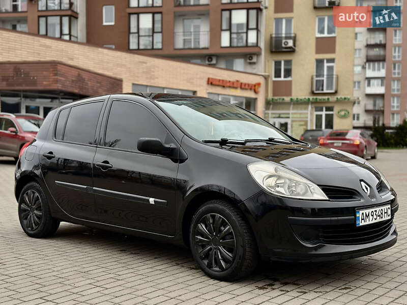 Хэтчбек Renault Clio 2006 в Житомире