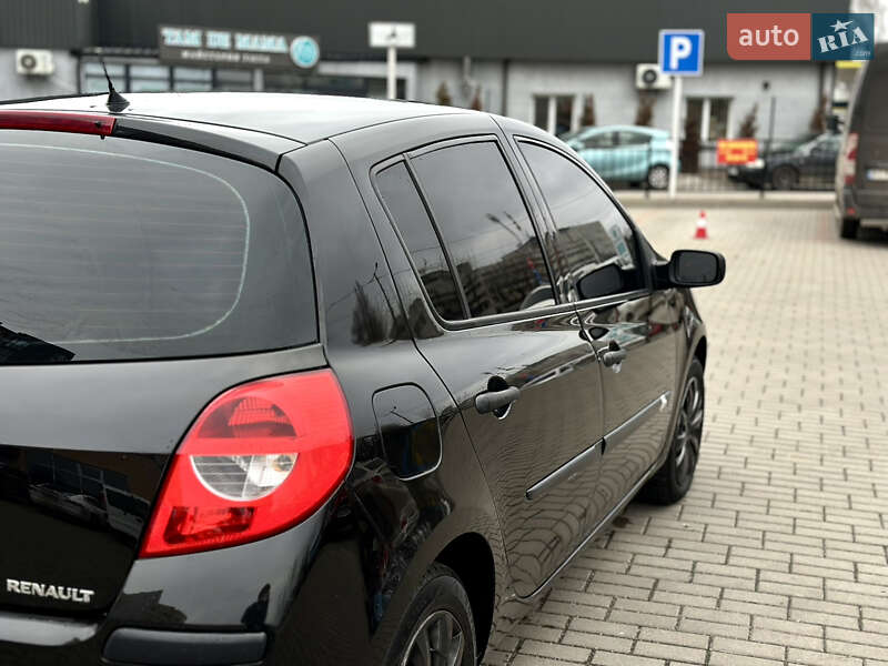 Хэтчбек Renault Clio 2006 в Житомире