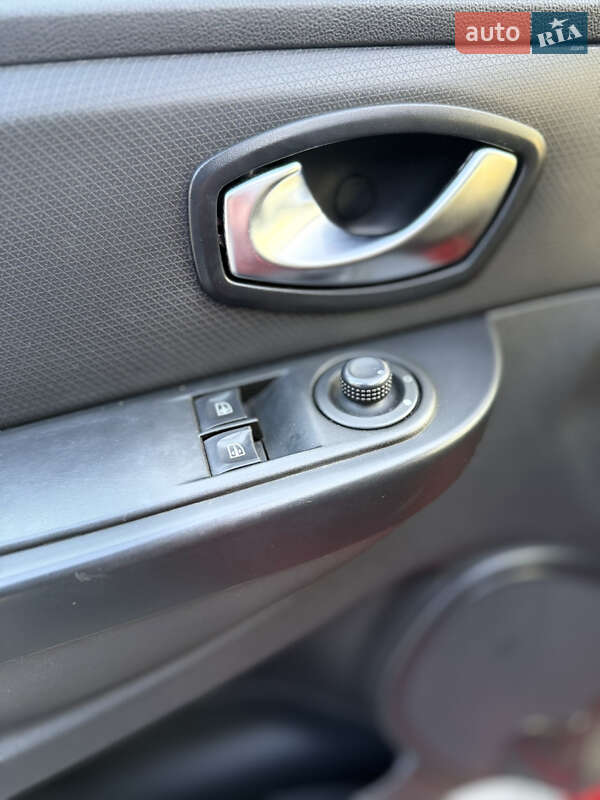 Хэтчбек Renault Clio 2016 в Николаеве фото 14 Хэтчбек Renault Clio 2016 в Николаеве