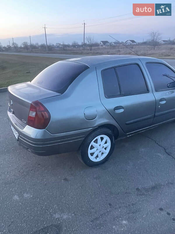 Хэтчбек Renault Clio 2001 в Яготине