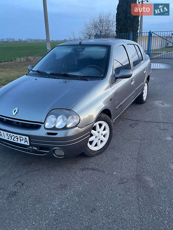 Хэтчбек Renault Clio 2001 в Яготине