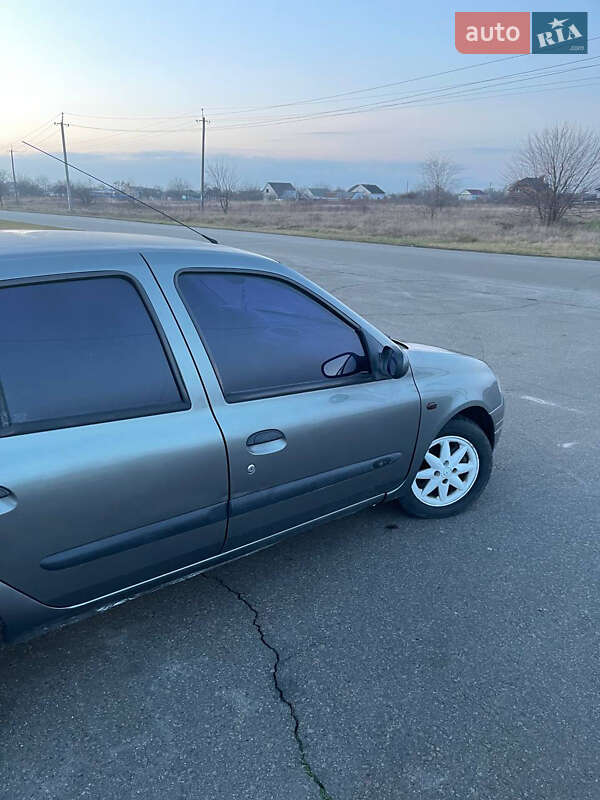 Хэтчбек Renault Clio 2001 в Яготине