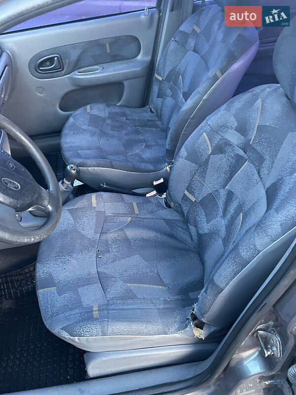 Хэтчбек Renault Clio 2001 в Яготине