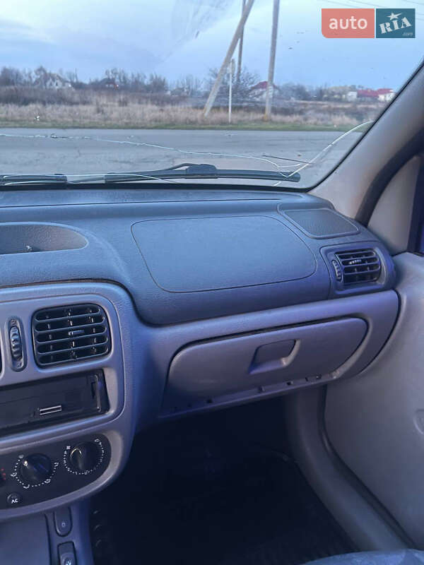 Хэтчбек Renault Clio 2001 в Яготине