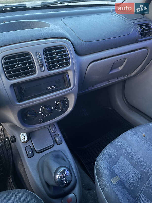 Хэтчбек Renault Clio 2001 в Яготине