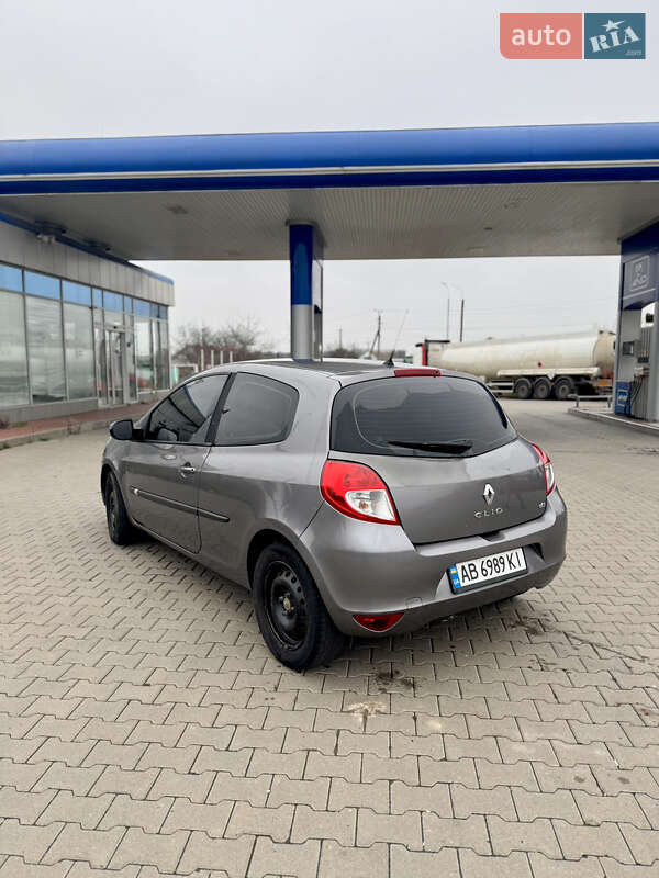 Хэтчбек Renault Clio 2011 в Гайсине