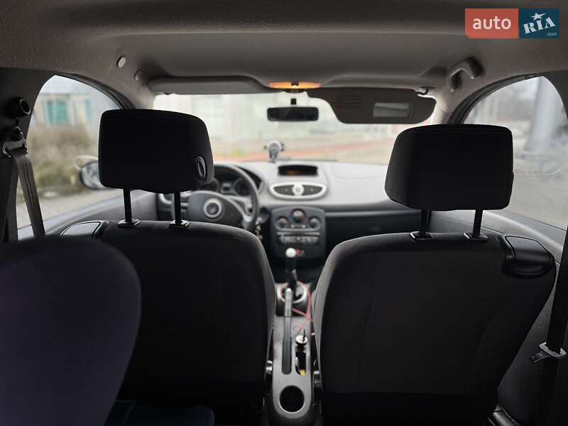 Хэтчбек Renault Clio 2011 в Гайсине