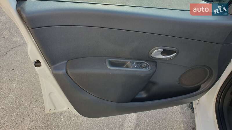 Хэтчбек Renault Clio 2012 в Киеве фото 3 Хэтчбек Renault Clio 2012 в Киеве