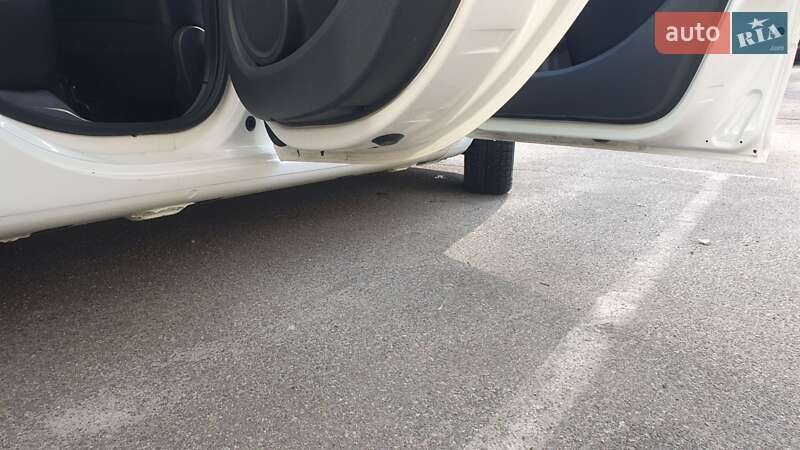 Хэтчбек Renault Clio 2012 в Киеве фото 7 Хэтчбек Renault Clio 2012 в Киеве