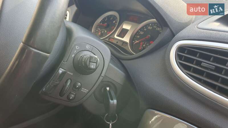 Хэтчбек Renault Clio 2012 в Киеве фото 15 Хэтчбек Renault Clio 2012 в Киеве