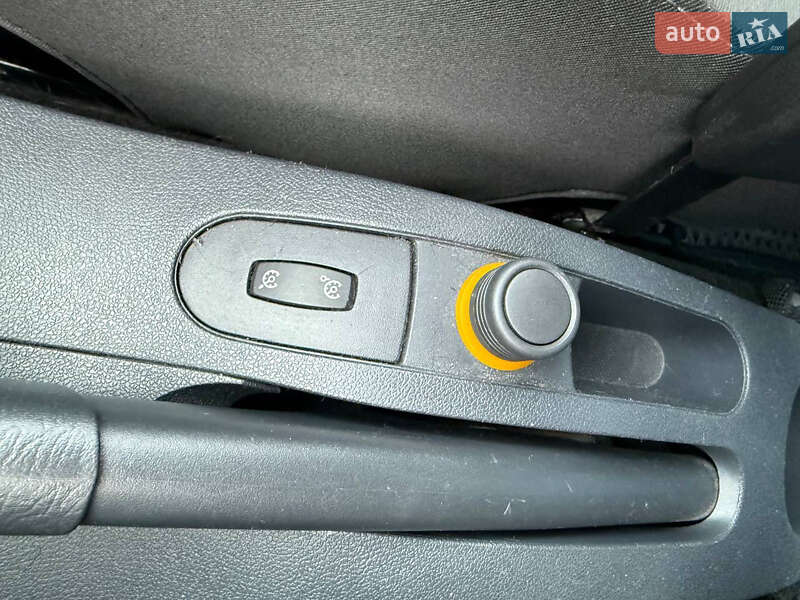 Хэтчбек Renault Clio 2011 в Коломые фото 39 Хэтчбек Renault Clio 2011 в Коломые