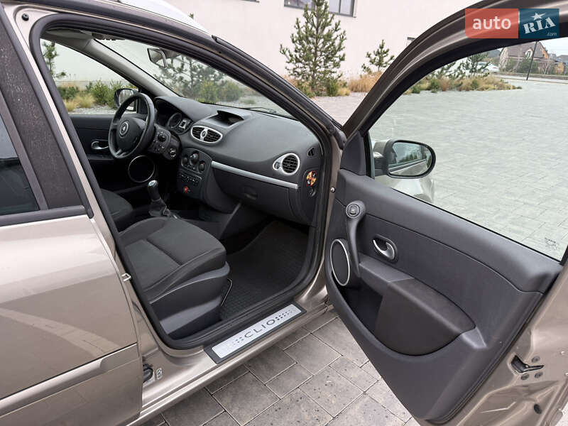 Универсал Renault Clio 2009 в Луцке