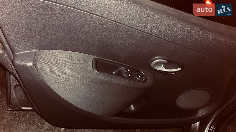 Хэтчбек Renault Clio 2009 в Александрие