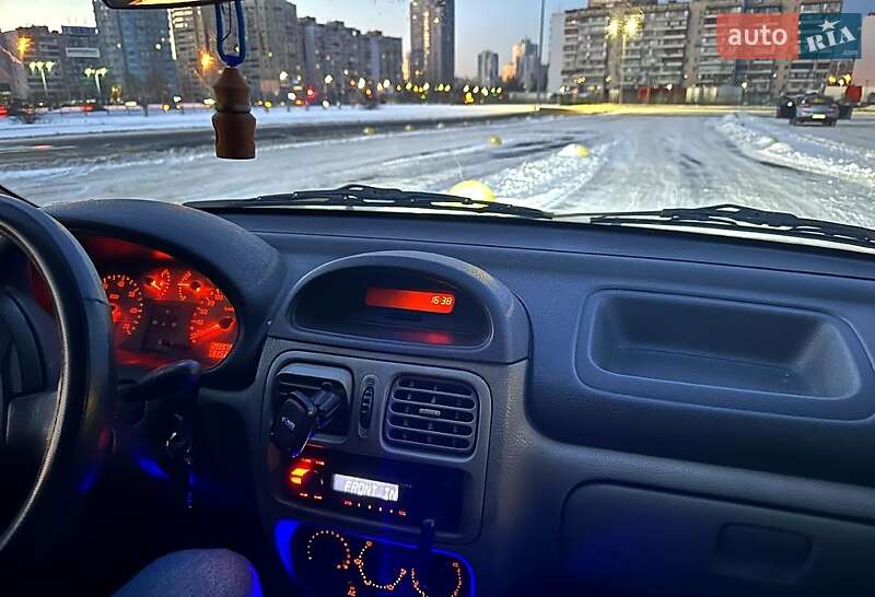 Хетчбек Renault Clio 2004 в Києві