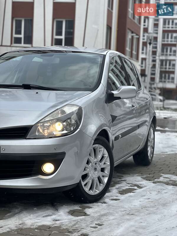 Хэтчбек Renault Clio 2006 в Коломые