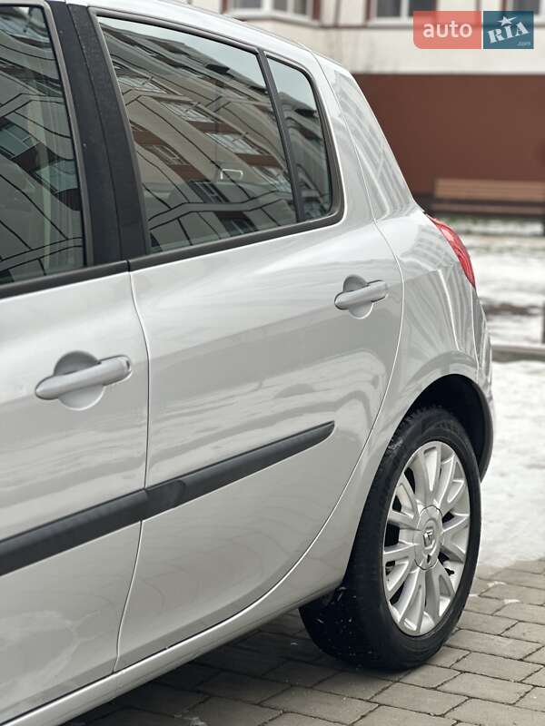 Хэтчбек Renault Clio 2006 в Коломые