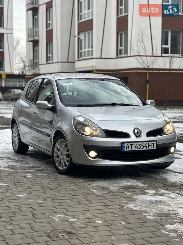 Хэтчбек Renault Clio 2006 в Коломые