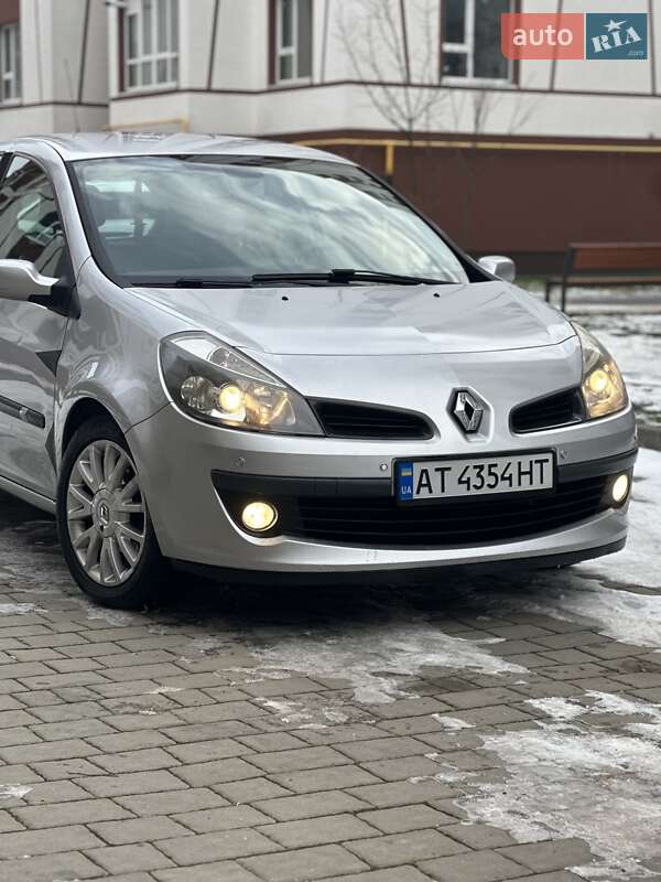 Хэтчбек Renault Clio 2006 в Коломые