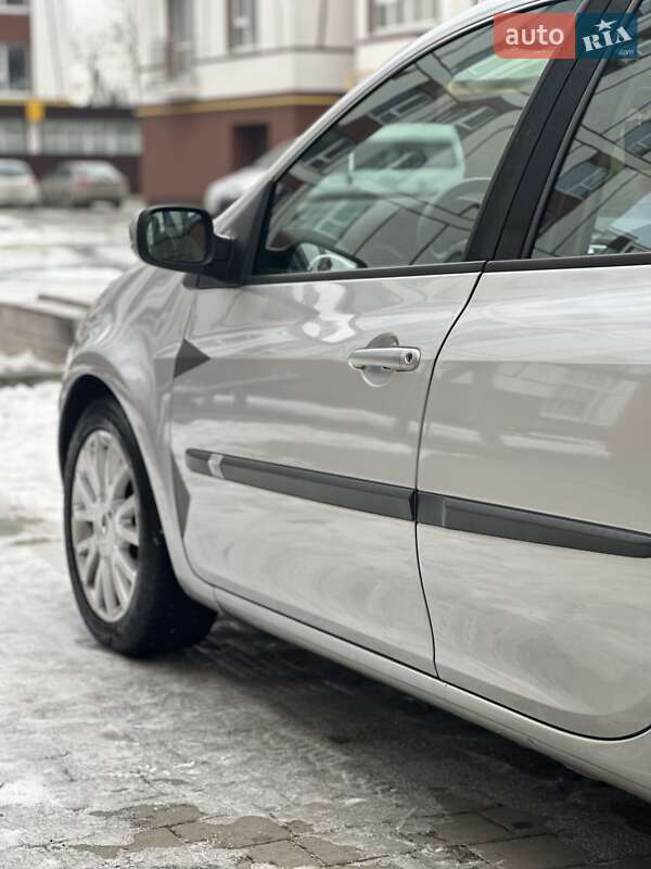 Хэтчбек Renault Clio 2006 в Коломые