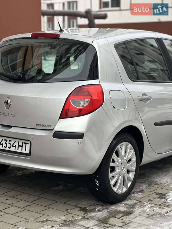 Хэтчбек Renault Clio 2006 в Коломые