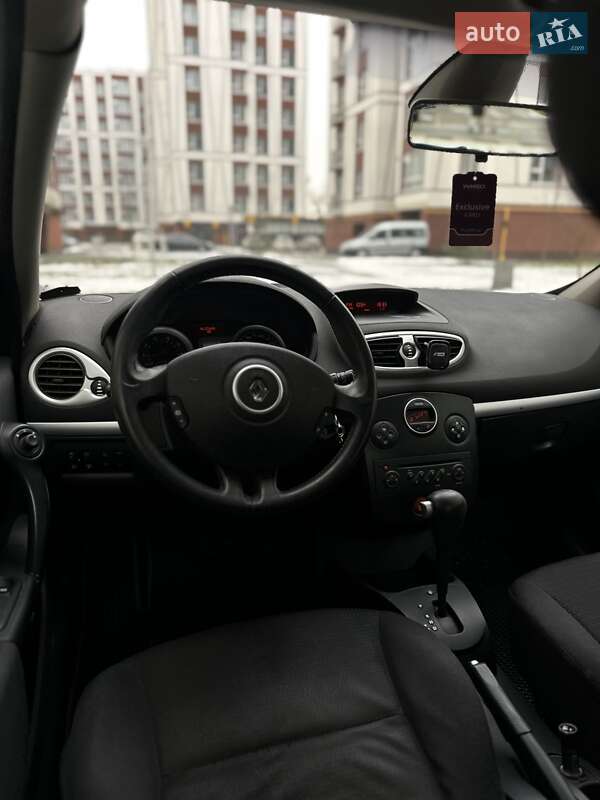 Хэтчбек Renault Clio 2006 в Коломые