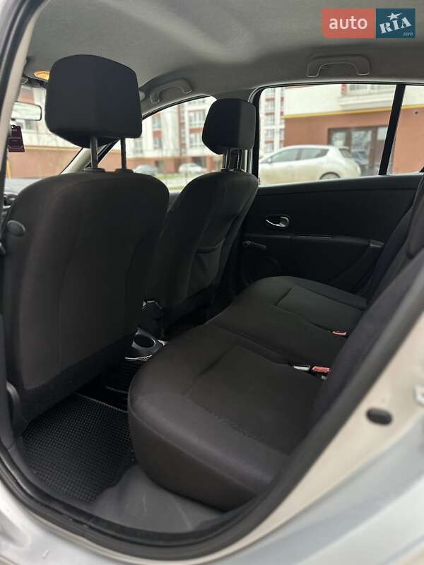 Хэтчбек Renault Clio 2006 в Коломые