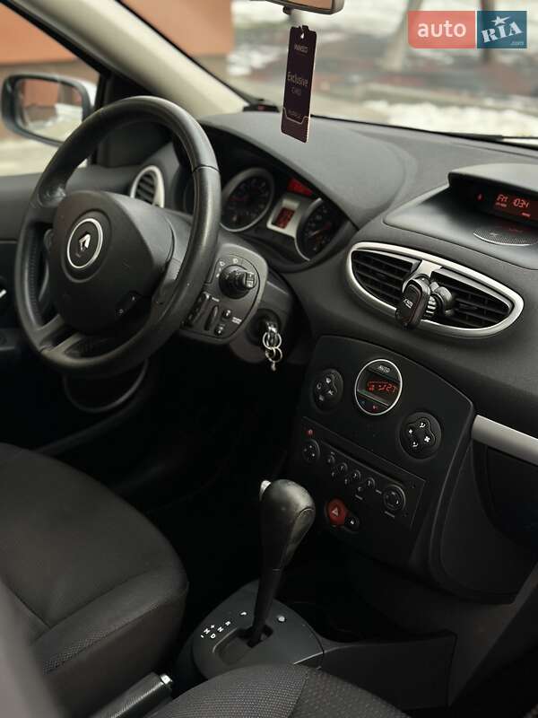Хэтчбек Renault Clio 2006 в Коломые