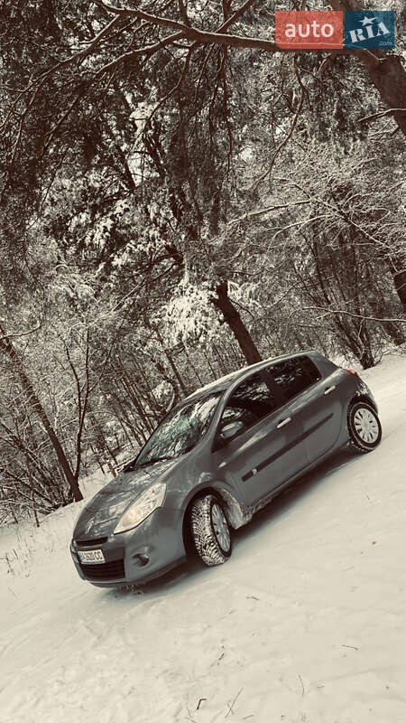 Хэтчбек Renault Clio 2009 в Александрие