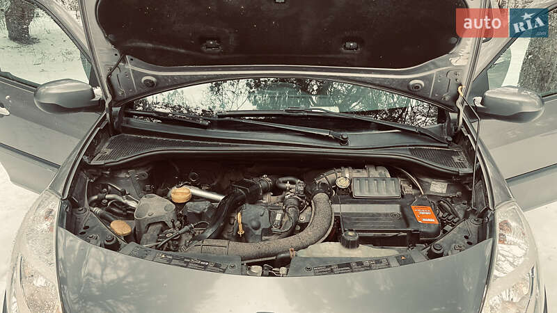 Хэтчбек Renault Clio 2009 в Александрие