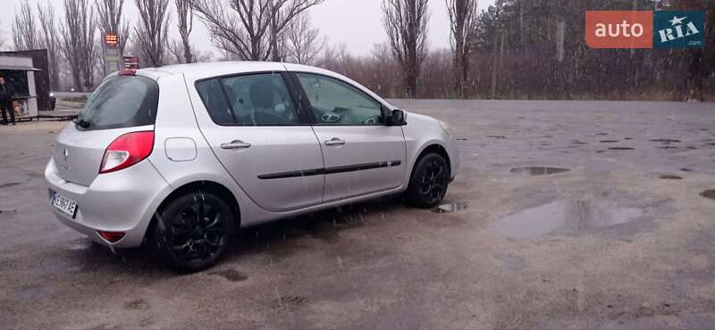 Хэтчбек Renault Clio 2010 в Павлограде