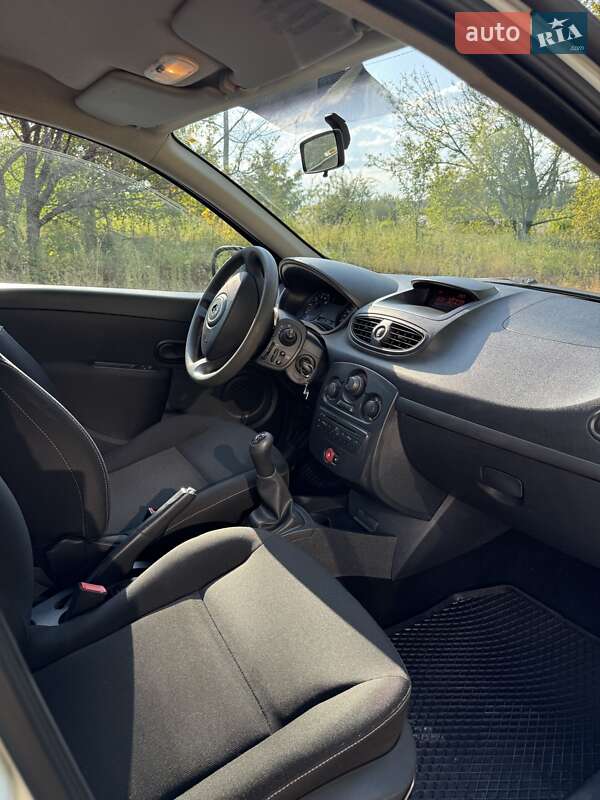 Хэтчбек Renault Clio 2013 в Кропивницком