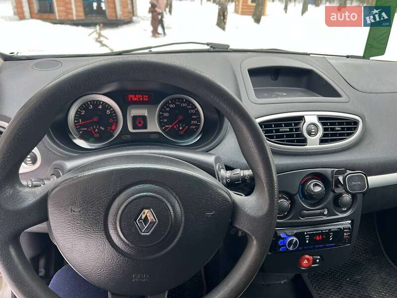 Хэтчбек Renault Clio 2011 в Любешове